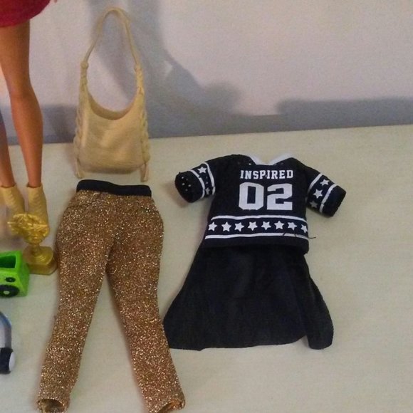 Pair of Barbie dolls with accessories - Picture 5 of 8